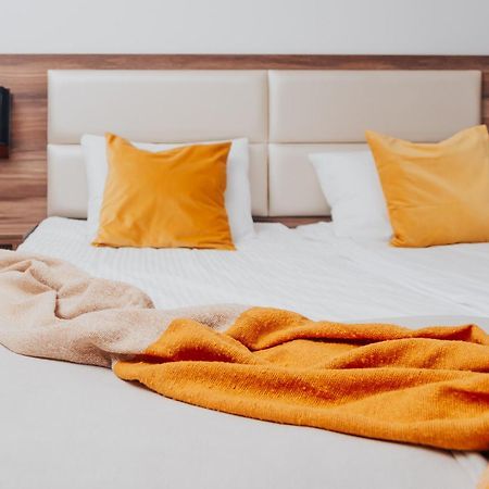 Hotel Sphinx Zabia Wola Екстериор снимка