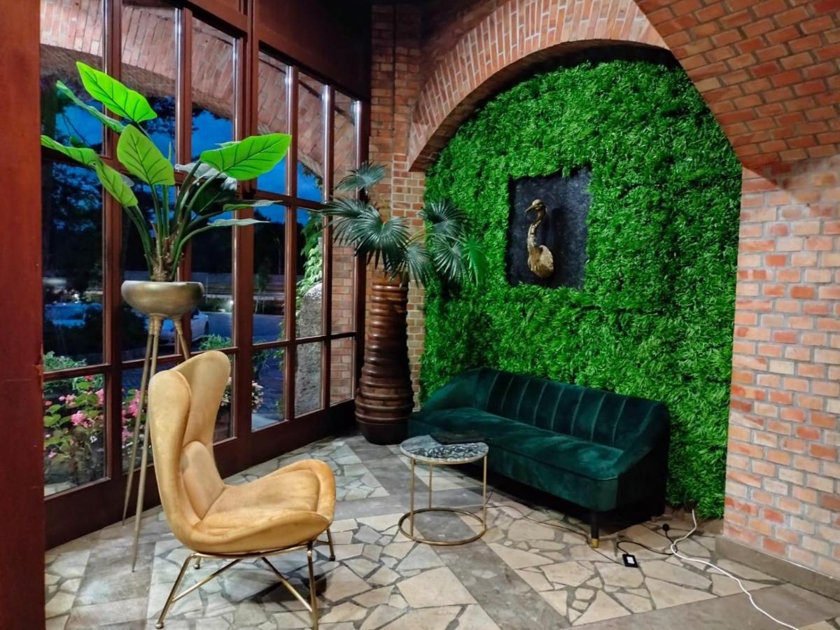 Hotel Sphinx Zabia Wola Екстериор снимка