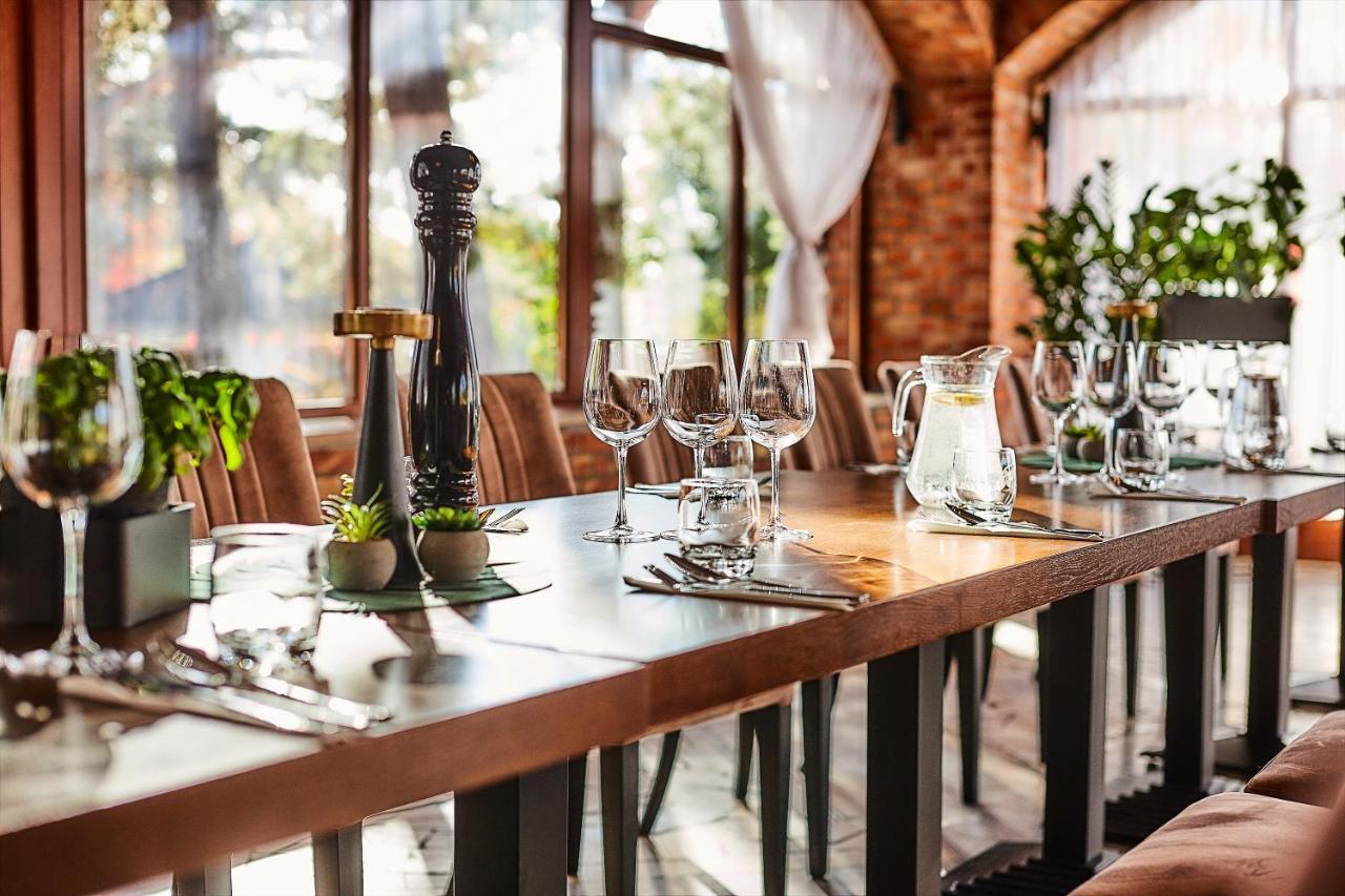 Hotel Sphinx Zabia Wola Екстериор снимка