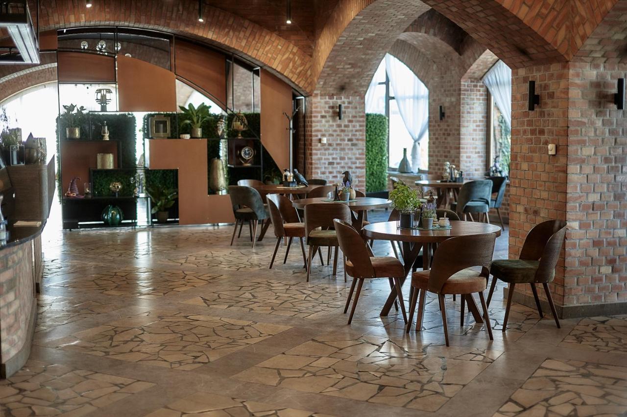 Hotel Sphinx Zabia Wola Екстериор снимка