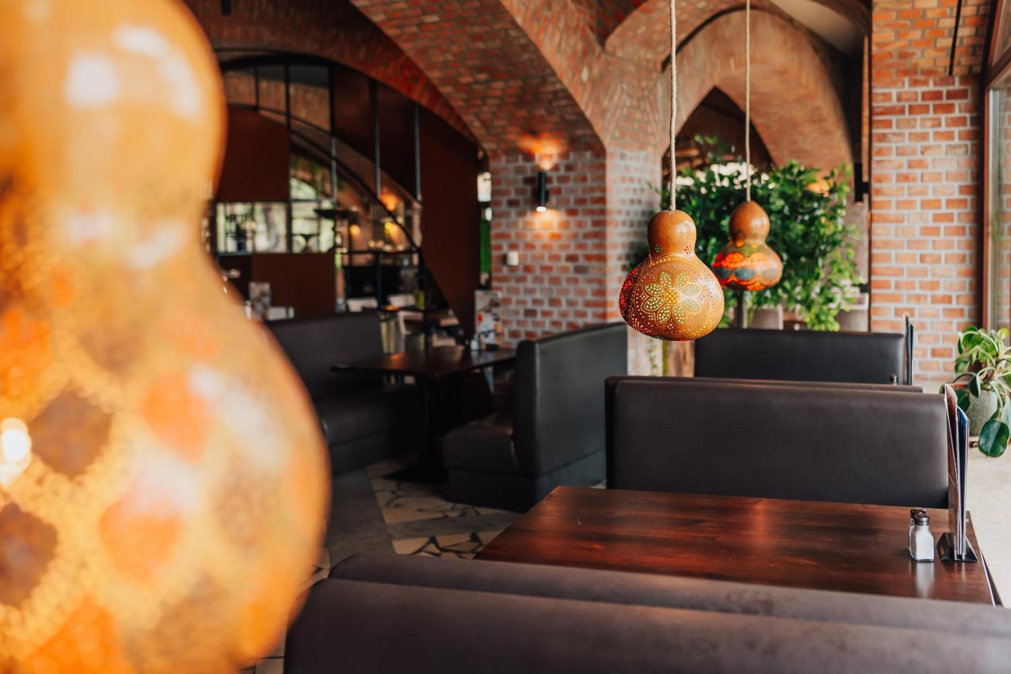 Hotel Sphinx Zabia Wola Екстериор снимка