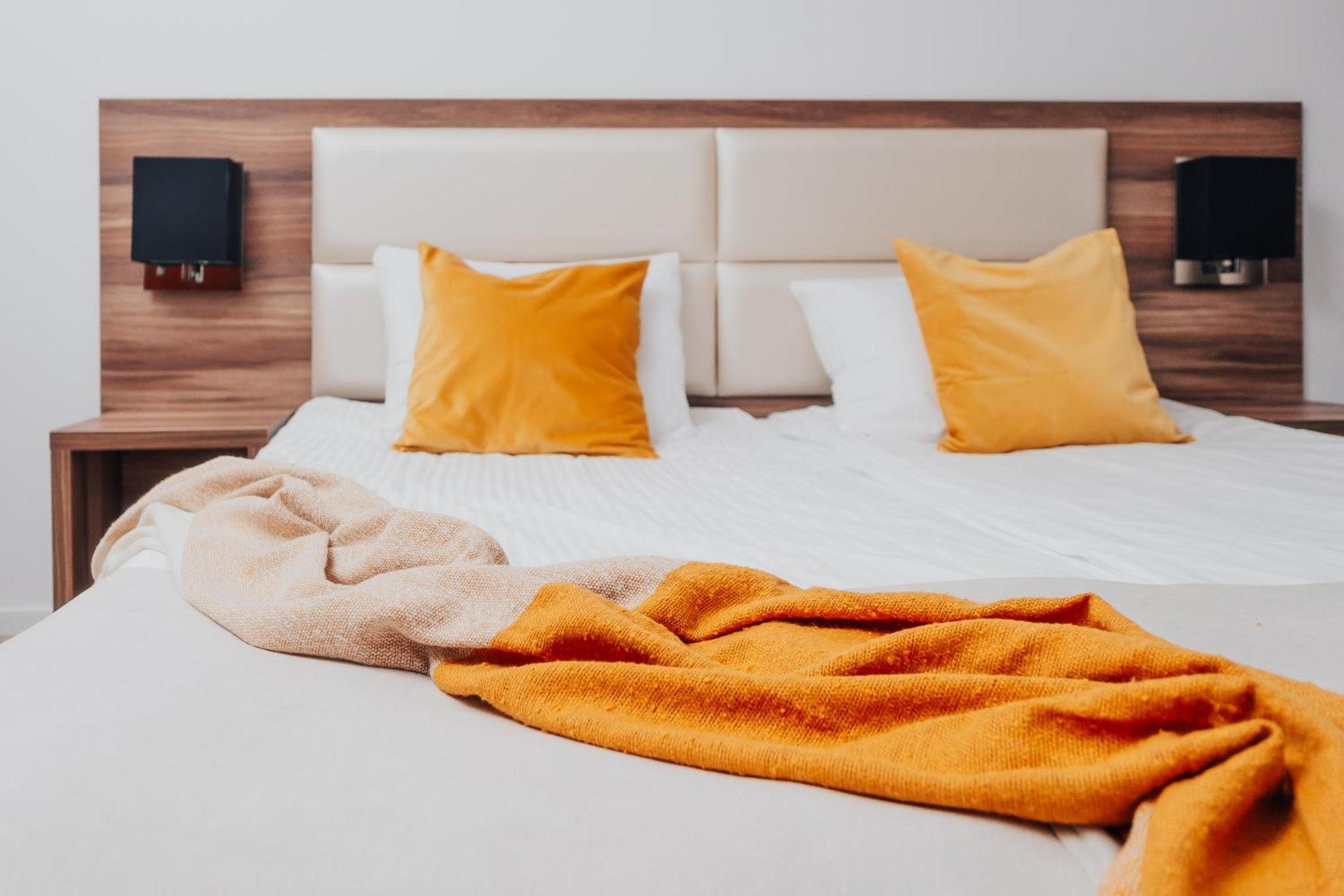Hotel Sphinx Zabia Wola Екстериор снимка