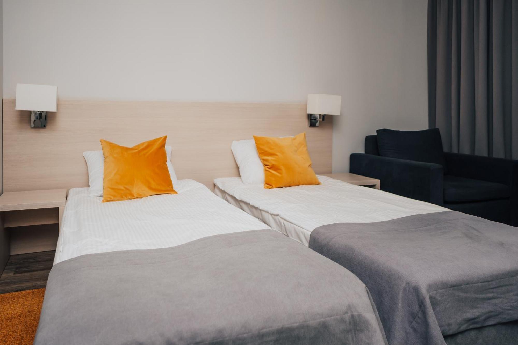 Hotel Sphinx Zabia Wola Екстериор снимка
