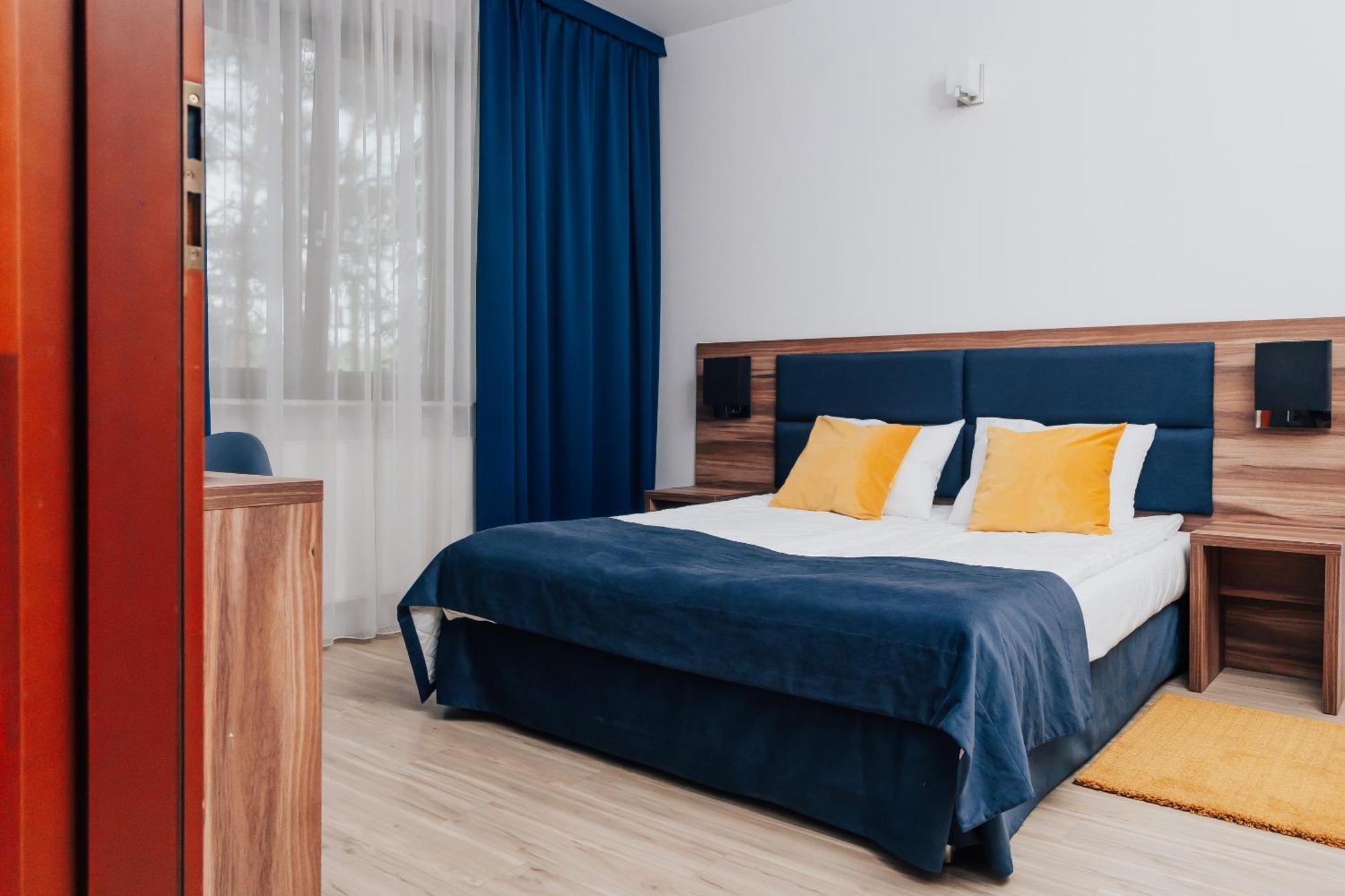Hotel Sphinx Zabia Wola Екстериор снимка