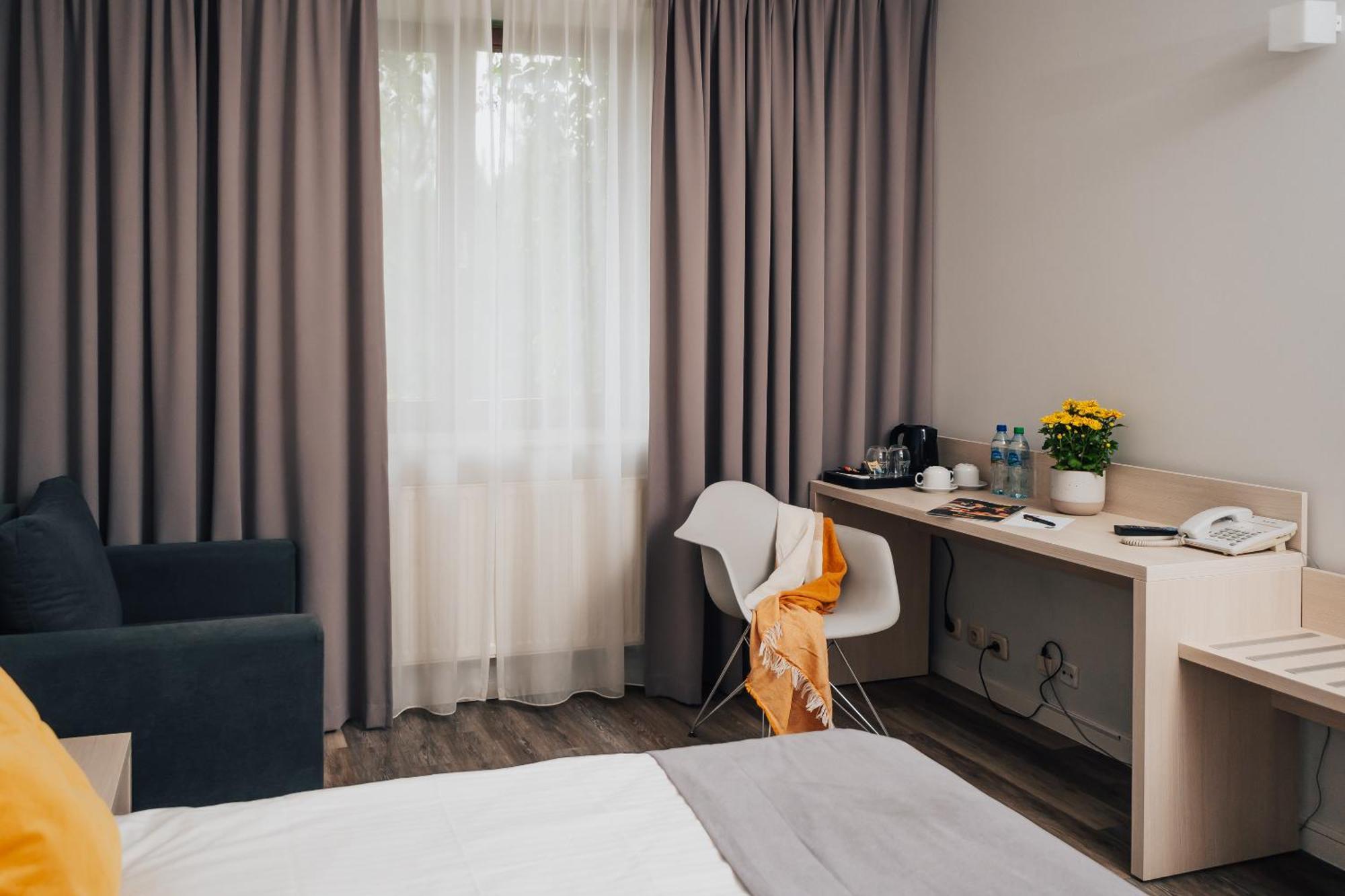 Hotel Sphinx Zabia Wola Екстериор снимка