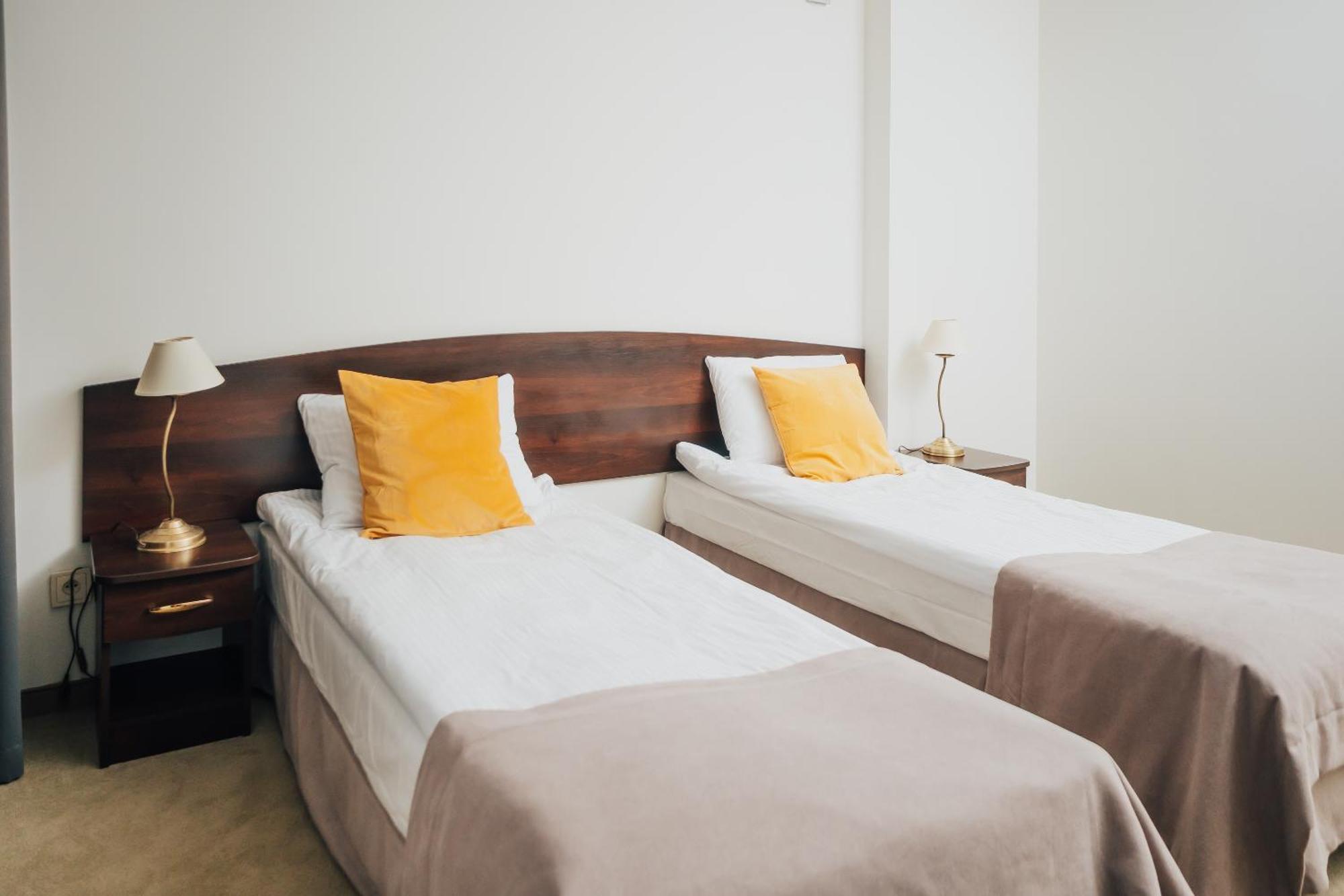 Hotel Sphinx Zabia Wola Екстериор снимка